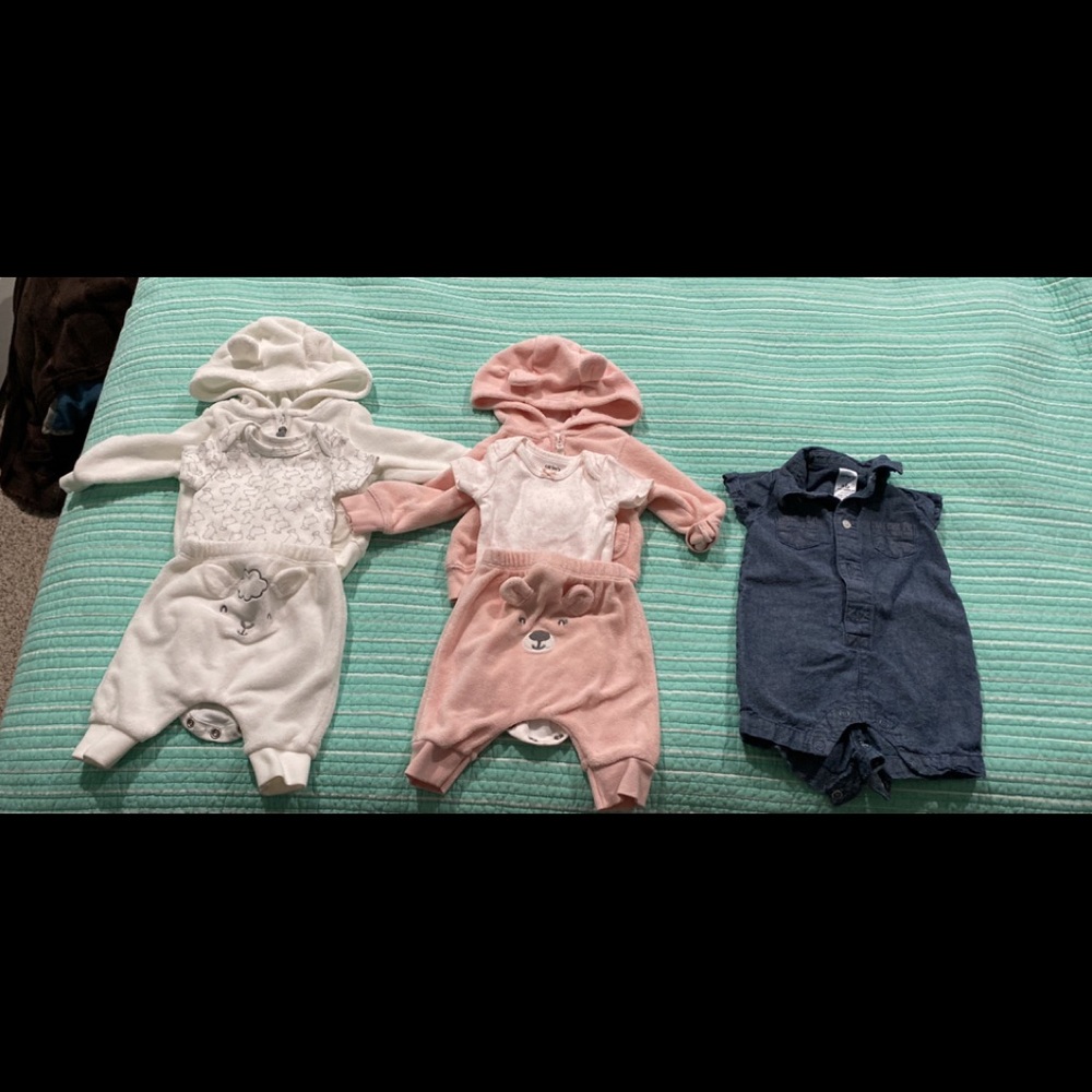 3 Carter’s newborn outfits
